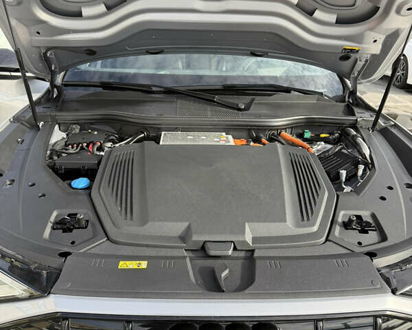 Серый Ауди E-Tron, объемом двигателя 0 л и пробегом 32 тыс. км за 41990 $, фото 27 на Automoto.ua