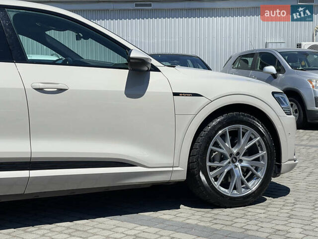 Сірий Ауді E-Tron, об'ємом двигуна 0 л та пробігом 38 тис. км за 39500 $, фото 6 на Automoto.ua
