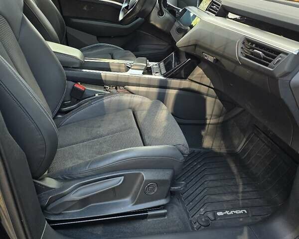 Серый Ауди E-Tron, объемом двигателя 0 л и пробегом 43 тыс. км за 29999 $, фото 6 на Automoto.ua