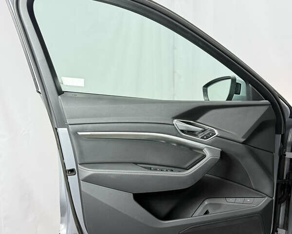 Серый Ауди E-Tron, объемом двигателя 0 л и пробегом 44 тыс. км за 33000 $, фото 28 на Automoto.ua
