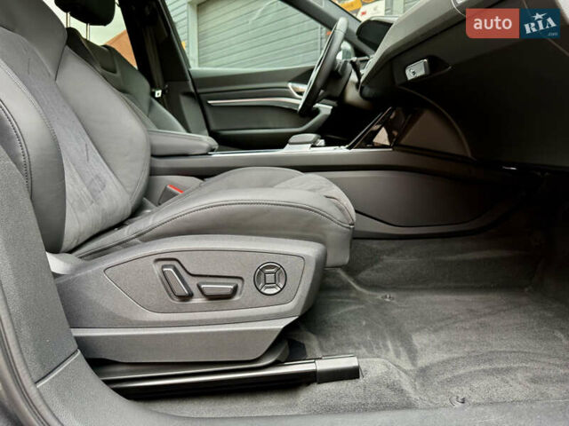 Серый Ауди E-Tron, объемом двигателя 0 л и пробегом 33 тыс. км за 39500 $, фото 21 на Automoto.ua