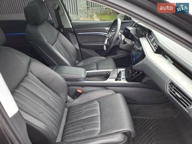 Сірий Ауді E-Tron, об'ємом двигуна 0 л та пробігом 43 тис. км за 41999 $, фото 21 на Automoto.ua