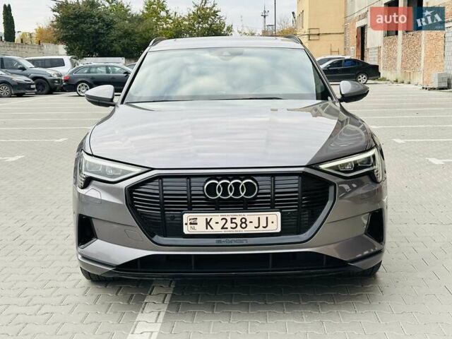 Ауди E-Tron 2021 в Тернополе на Automoto.ua Серый Ауди E-Tron, объемом двигателя 0 л и пробегом 85 тыс. км за 27999 $, фото 6 на Automoto.ua