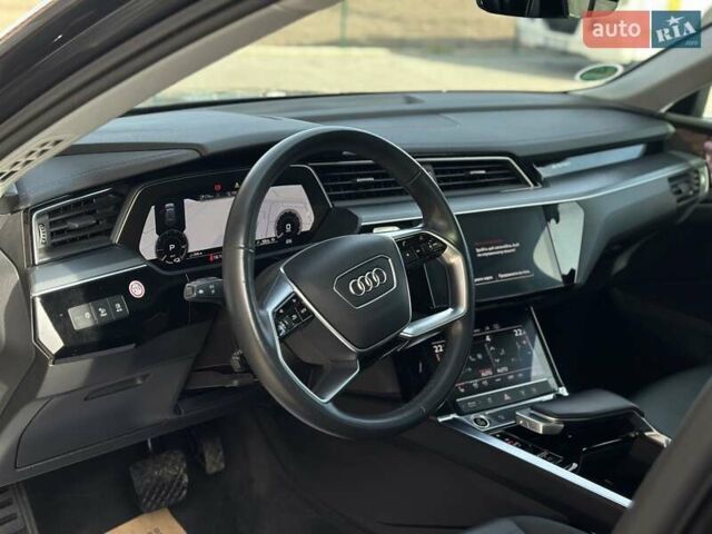 Серый Ауди E-Tron, объемом двигателя 0 л и пробегом 59 тыс. км за 37396 $, фото 10 на Automoto.ua