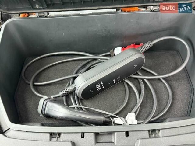 Сірий Ауді E-Tron, об'ємом двигуна 0 л та пробігом 86 тис. км за 37423 $, фото 14 на Automoto.ua