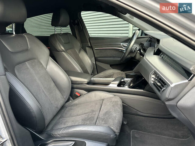 Сірий Ауді E-Tron, об'ємом двигуна 0 л та пробігом 45 тис. км за 33999 $, фото 29 на Automoto.ua
