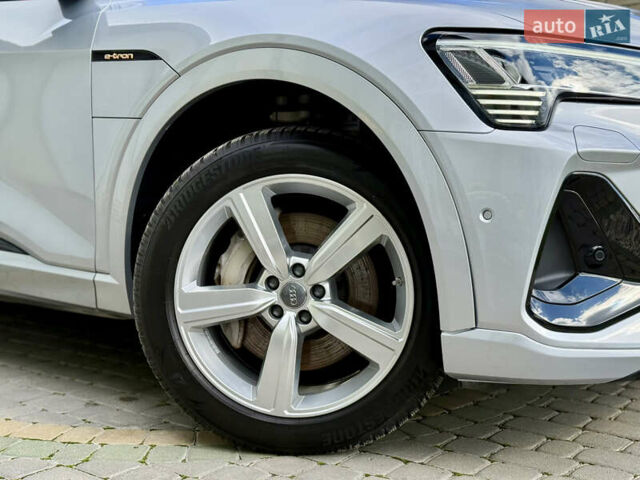 Серый Ауди E-Tron, объемом двигателя 0 л и пробегом 130 тыс. км за 37000 $, фото 19 на Automoto.ua