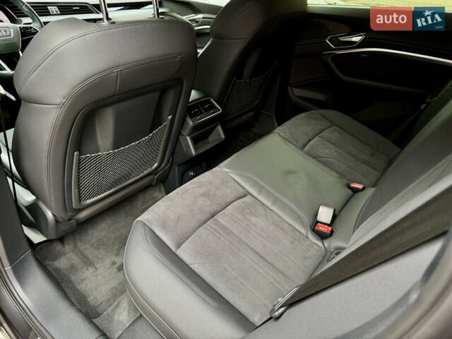 Серый Ауди E-Tron, объемом двигателя 0 л и пробегом 33 тыс. км за 39500 $, фото 16 на Automoto.ua