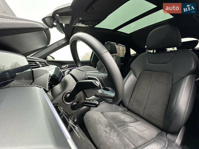 Серый Ауди E-Tron, объемом двигателя 0 л и пробегом 129 тыс. км за 33950 $, фото 13 на Automoto.ua