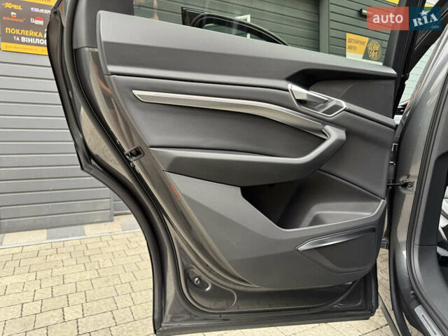 Серый Ауди E-Tron, объемом двигателя 0 л и пробегом 33 тыс. км за 39500 $, фото 35 на Automoto.ua