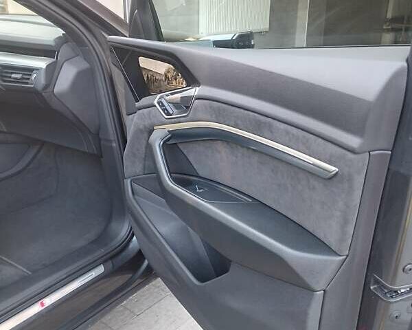 Сірий Ауді E-Tron, об'ємом двигуна 0 л та пробігом 98 тис. км за 39000 $, фото 17 на Automoto.ua