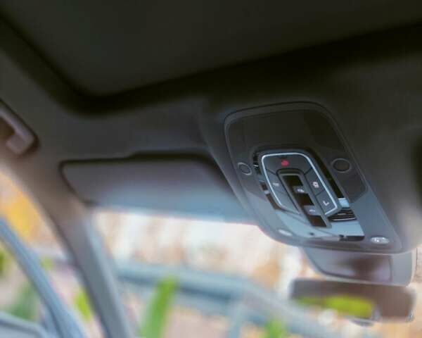 Серый Ауди E-Tron, объемом двигателя 0 л и пробегом 110 тыс. км за 33700 $, фото 4 на Automoto.ua