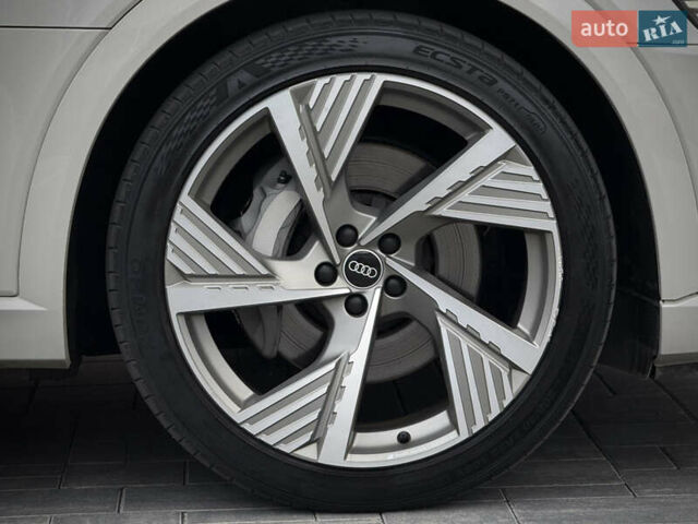 Серый Ауди E-Tron, объемом двигателя 0 л и пробегом 36 тыс. км за 45445 $, фото 142 на Automoto.ua