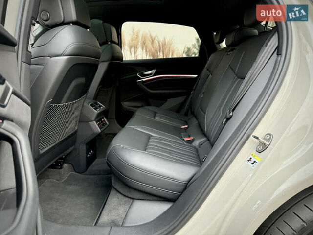 Серый Ауди E-Tron, объемом двигателя 0 л и пробегом 36 тыс. км за 45445 $, фото 74 на Automoto.ua