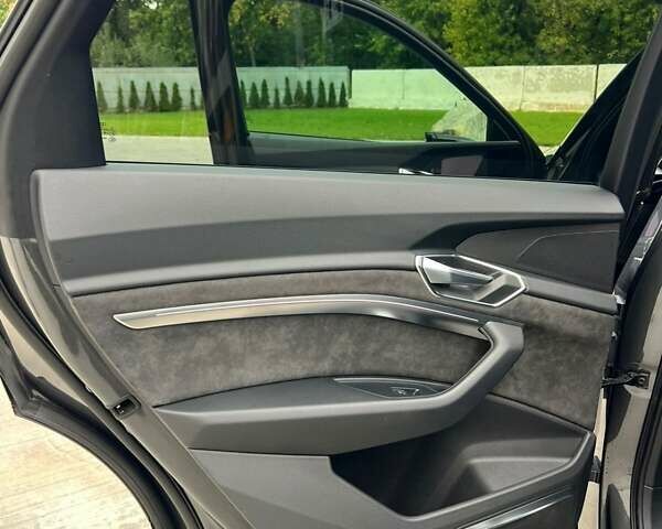 Серый Ауди E-Tron, объемом двигателя 0 л и пробегом 125 тыс. км за 34999 $, фото 33 на Automoto.ua