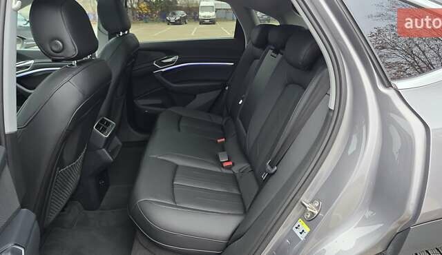 Сірий Ауді E-Tron, об'ємом двигуна 0 л та пробігом 140 тис. км за 28800 $, фото 83 на Automoto.ua