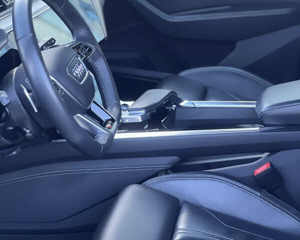 Сірий Ауді E-Tron, об'ємом двигуна 0 л та пробігом 64 тис. км за 33500 $, фото 38 на Automoto.ua