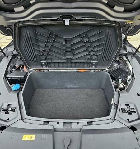 Сірий Ауді E-Tron, об'ємом двигуна 0 л та пробігом 116 тис. км за 32600 $, фото 6 на Automoto.ua
