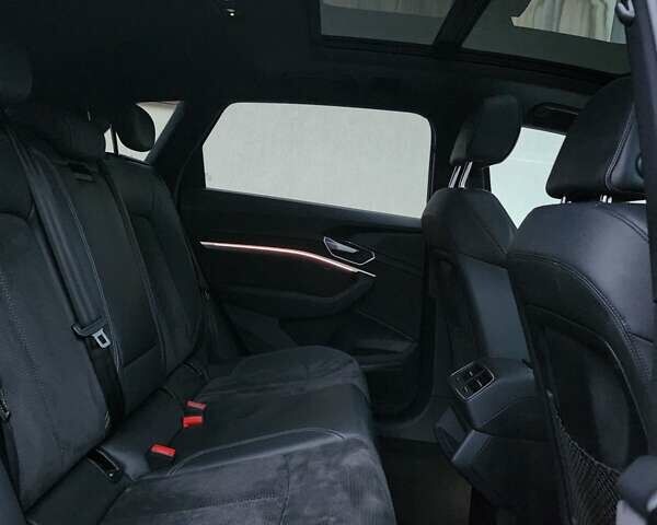 Сірий Ауді E-Tron, об'ємом двигуна 0 л та пробігом 117 тис. км за 27200 $, фото 18 на Automoto.ua