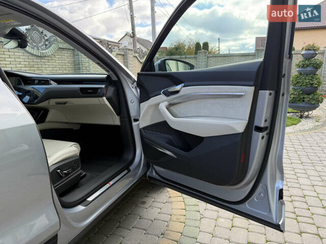 Серый Ауди E-Tron, объемом двигателя 0 л и пробегом 130 тыс. км за 37000 $, фото 86 на Automoto.ua