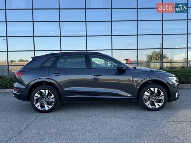 Серый Ауди E-Tron, объемом двигателя 0 л и пробегом 168 тыс. км за 25900 $, фото 3 на Automoto.ua