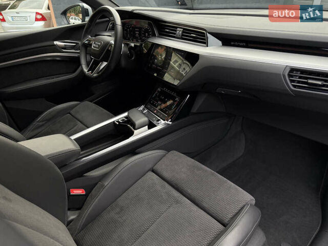 Серый Ауди E-Tron, объемом двигателя 0 л и пробегом 63 тыс. км за 39800 $, фото 23 на Automoto.ua