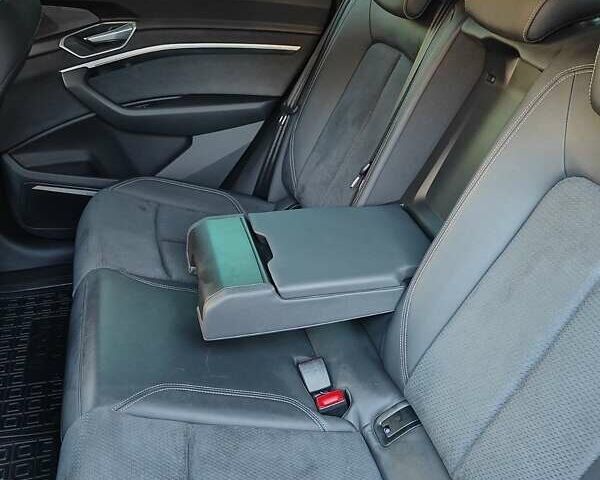 Серый Ауди E-Tron, объемом двигателя 0 л и пробегом 110 тыс. км за 33700 $, фото 11 на Automoto.ua