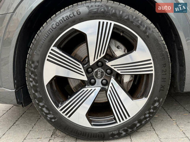 Серый Ауди E-Tron, объемом двигателя 0 л и пробегом 33 тыс. км за 39500 $, фото 7 на Automoto.ua