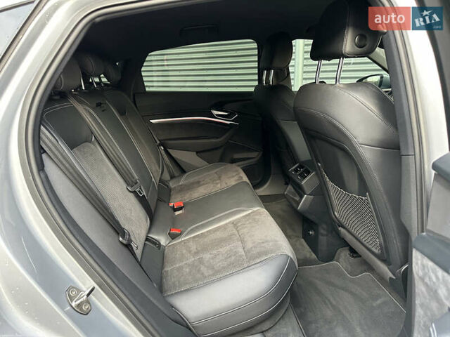 Сірий Ауді E-Tron, об'ємом двигуна 0 л та пробігом 45 тис. км за 33999 $, фото 39 на Automoto.ua