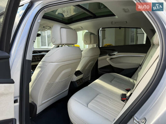 Серый Ауди E-Tron, объемом двигателя 0 л и пробегом 130 тыс. км за 37000 $, фото 113 на Automoto.ua