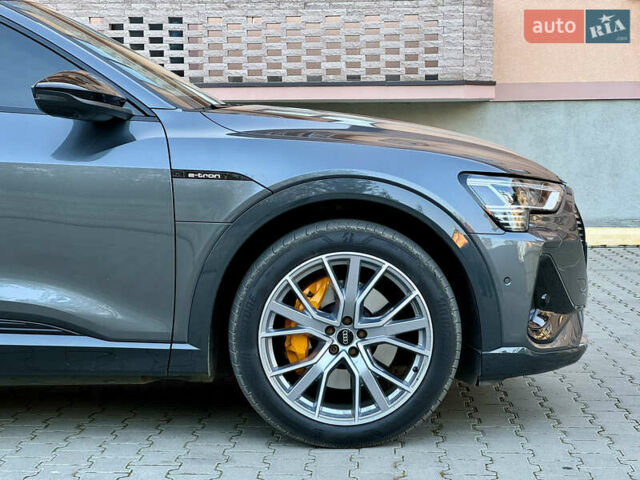Сірий Ауді E-Tron, об'ємом двигуна 0 л та пробігом 47 тис. км за 45000 $, фото 26 на Automoto.ua