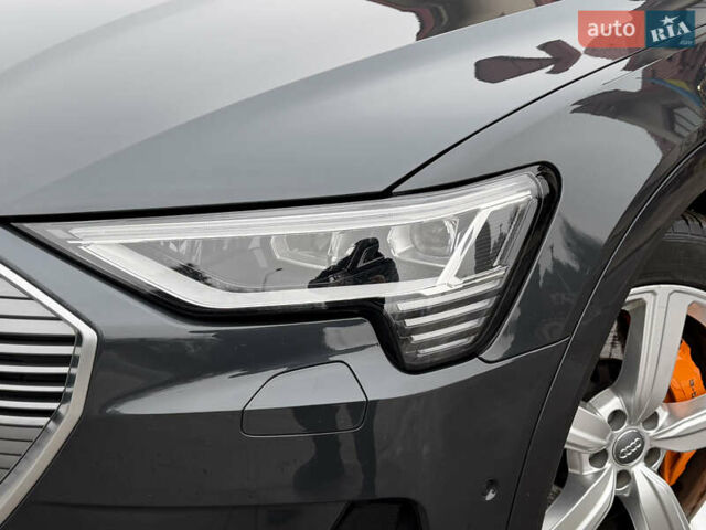 Серый Ауди E-Tron, объемом двигателя 0 л и пробегом 126 тыс. км за 29999 $, фото 3 на Automoto.ua