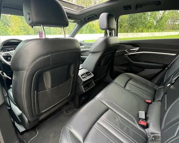 Серый Ауди E-Tron, объемом двигателя 0 л и пробегом 125 тыс. км за 34999 $, фото 37 на Automoto.ua