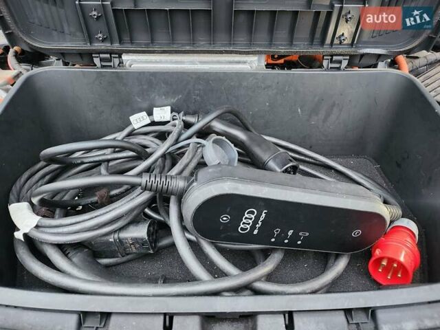 Сірий Ауді E-Tron, об'ємом двигуна 0 л та пробігом 117 тис. км за 27200 $, фото 24 на Automoto.ua