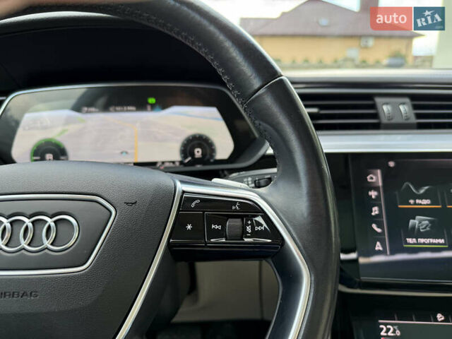 Серый Ауди E-Tron, объемом двигателя 0 л и пробегом 130 тыс. км за 37000 $, фото 64 на Automoto.ua