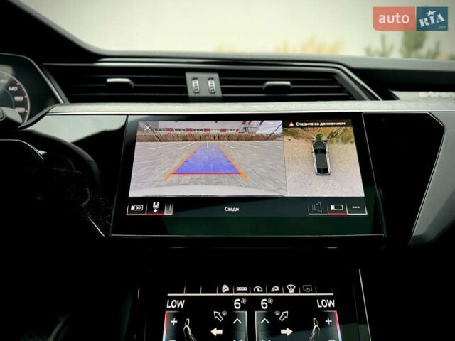 Серый Ауди E-Tron, объемом двигателя 0 л и пробегом 36 тыс. км за 45445 $, фото 102 на Automoto.ua