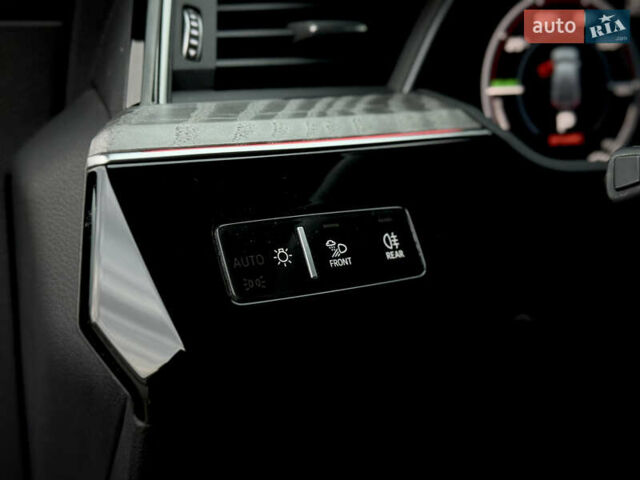 Серый Ауди E-Tron, объемом двигателя 0 л и пробегом 36 тыс. км за 45445 $, фото 137 на Automoto.ua