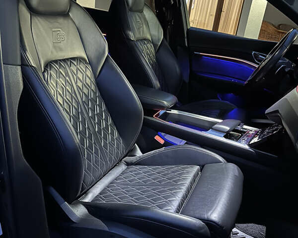 Сірий Ауді E-Tron, об'ємом двигуна 0 л та пробігом 106 тис. км за 39900 $, фото 2 на Automoto.ua