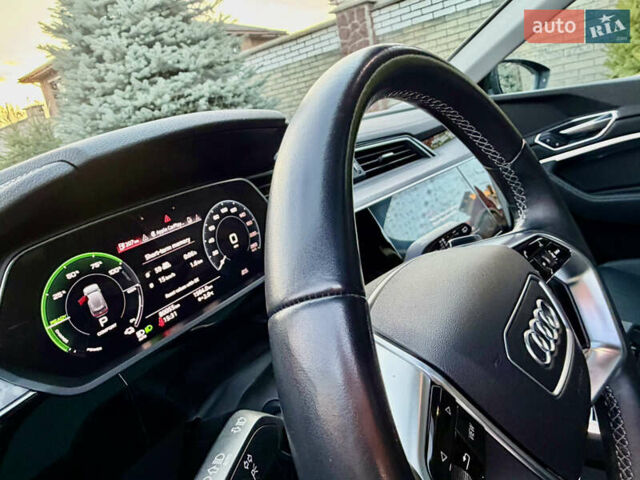 Серый Ауди E-Tron, объемом двигателя 0 л и пробегом 78 тыс. км за 33000 $, фото 23 на Automoto.ua