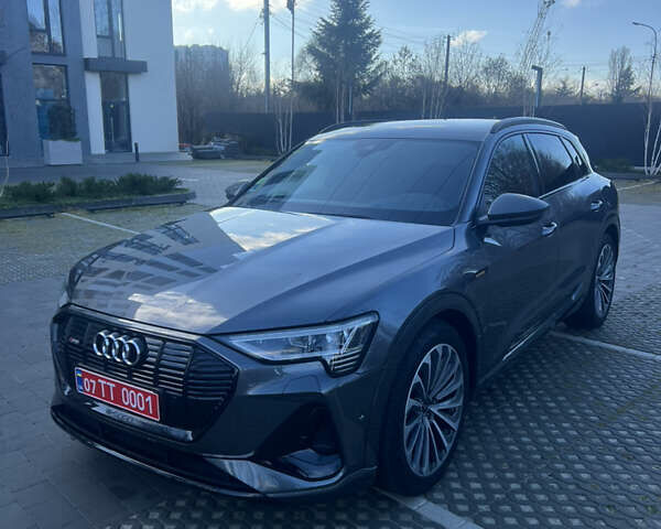 Сірий Ауді E-Tron, об'ємом двигуна 0 л та пробігом 64 тис. км за 33500 $, фото 31 на Automoto.ua