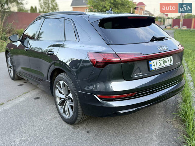 Серый Ауди E-Tron, объемом двигателя 0 л и пробегом 59 тыс. км за 39900 $, фото 2 на Automoto.ua