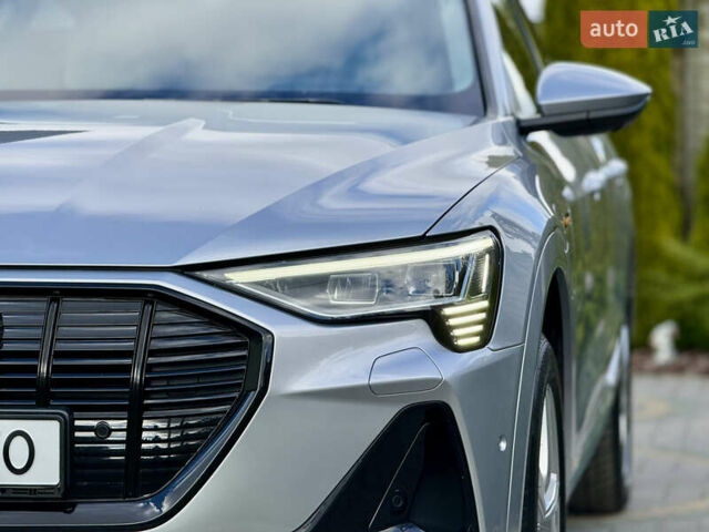 Серый Ауди E-Tron, объемом двигателя 0 л и пробегом 130 тыс. км за 37000 $, фото 42 на Automoto.ua