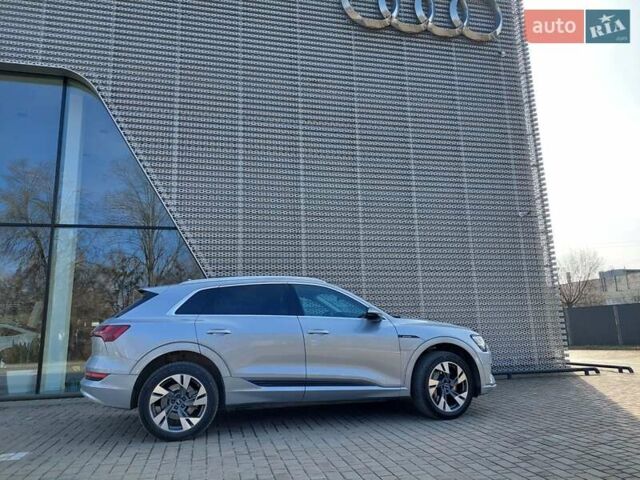 Серый Ауди E-Tron, объемом двигателя 0 л и пробегом 3 тыс. км за 47000 $, фото 3 на Automoto.ua