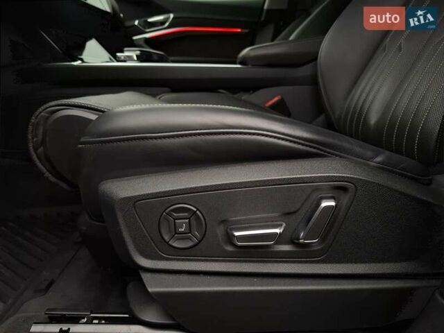 Сірий Ауді E-Tron, об'ємом двигуна 0 л та пробігом 43 тис. км за 41999 $, фото 12 на Automoto.ua