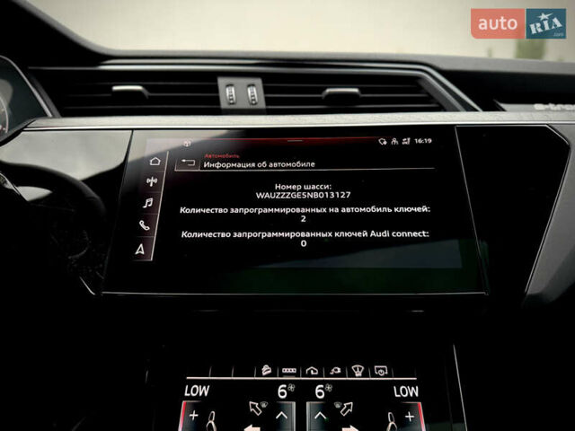 Серый Ауди E-Tron, объемом двигателя 0 л и пробегом 36 тыс. км за 45445 $, фото 115 на Automoto.ua