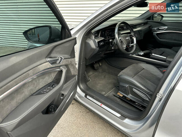 Сірий Ауді E-Tron, об'ємом двигуна 0 л та пробігом 45 тис. км за 33999 $, фото 61 на Automoto.ua