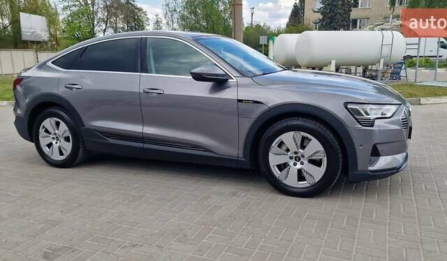 Серый Ауди E-Tron, объемом двигателя 0 л и пробегом 140 тыс. км за 25811 $, фото 16 на Automoto.ua