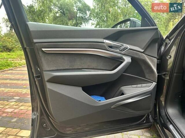 Серый Ауди E-Tron, объемом двигателя 0 л и пробегом 53 тыс. км за 36000 $, фото 18 на Automoto.ua