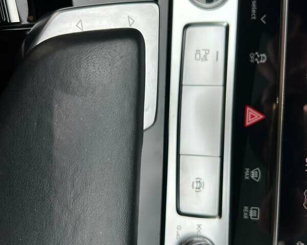 Серый Ауди E-Tron, объемом двигателя 0 л и пробегом 125 тыс. км за 34999 $, фото 78 на Automoto.ua