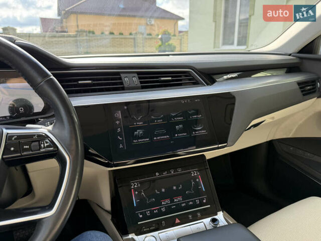 Серый Ауди E-Tron, объемом двигателя 0 л и пробегом 130 тыс. км за 37000 $, фото 70 на Automoto.ua